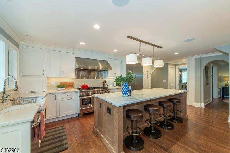 Eat-In Kitchen