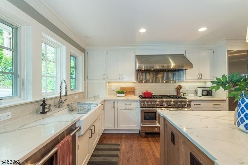 Eat-In Kitchen