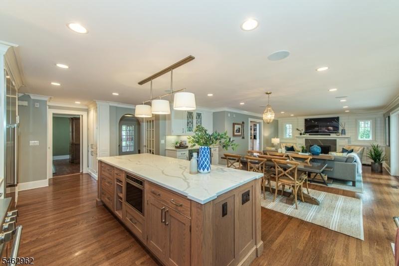 Eat-In Kitchen