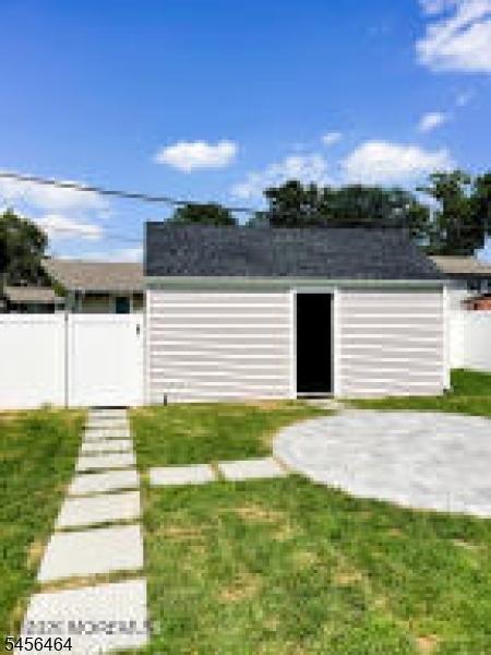 DETACHED GARAGE