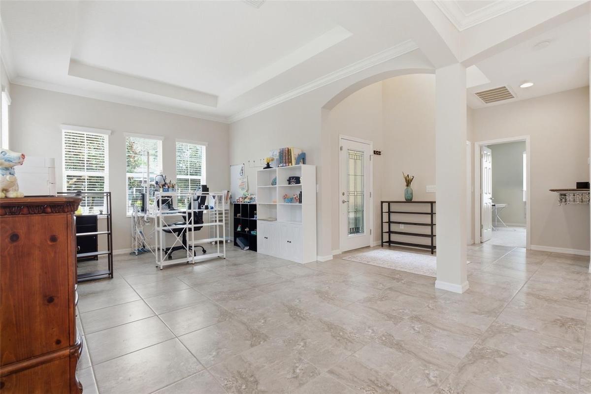 Flex space/sitting room