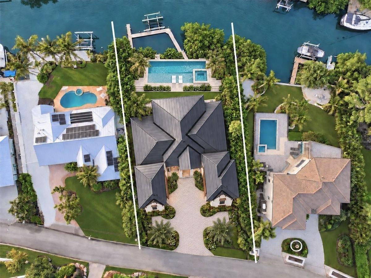 Premium, North Siesta Key neighborhood. Virtually staged.