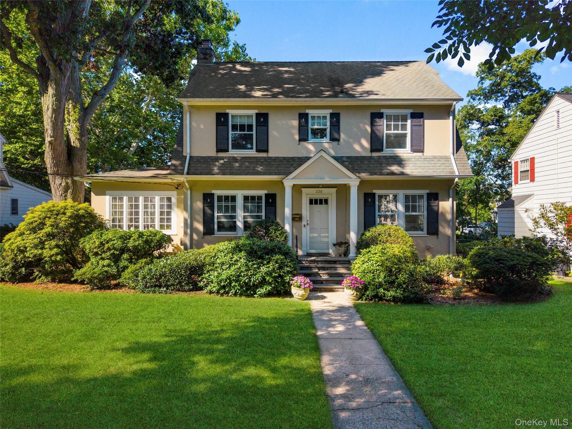 Located on a beautiful tree-lined street. Walkable to the train, schools, parks, town center, harbor and beach.
