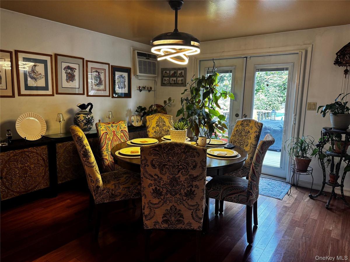 Formal dining room