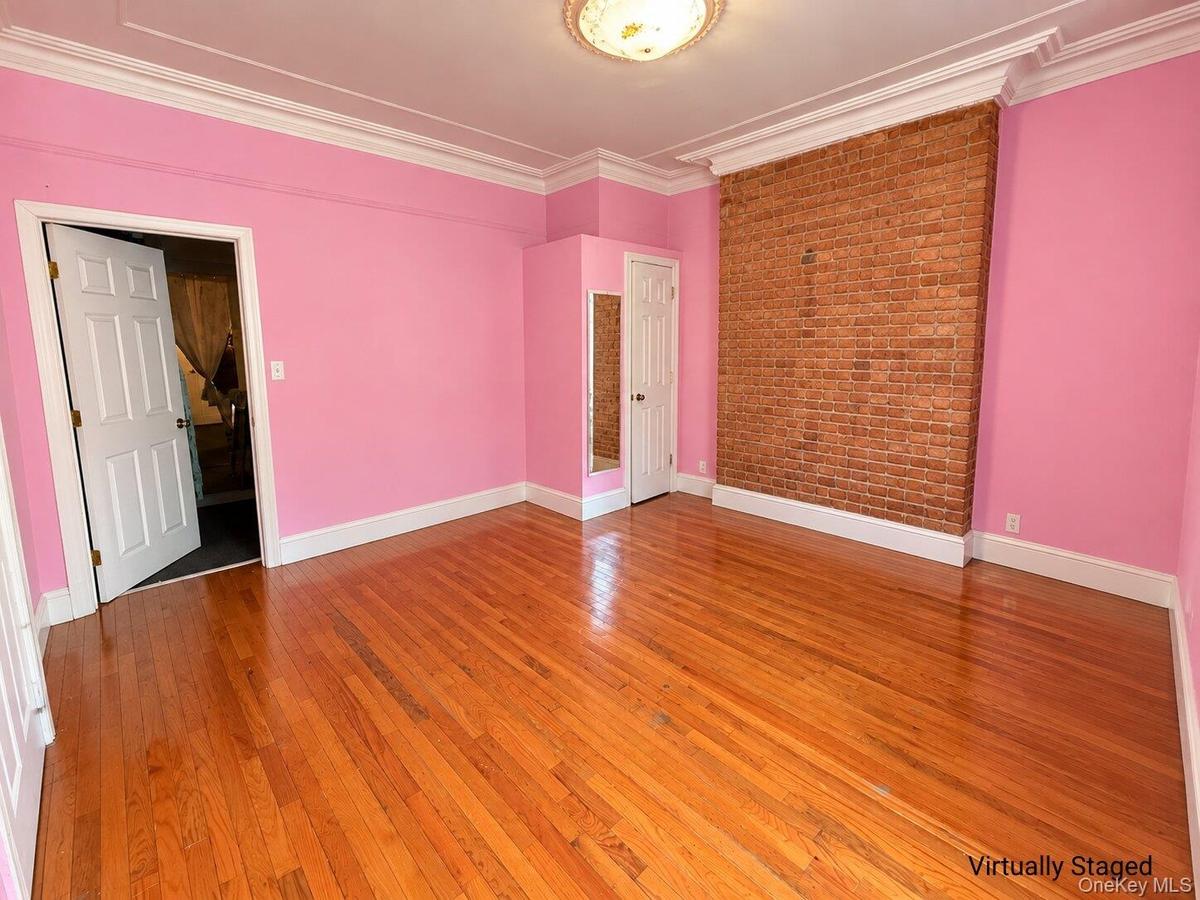 First Floor - Bed