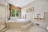 Ensuite Bath w/Soaking Tub