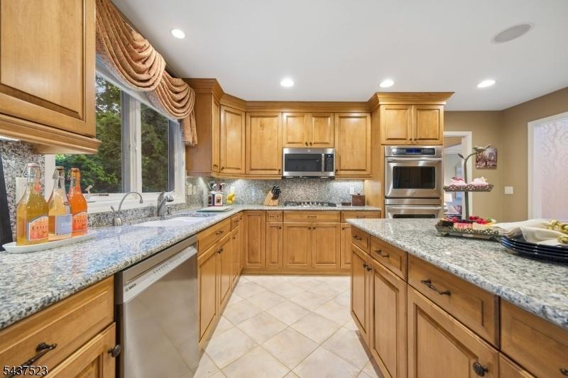 Custom Quality Cabinets