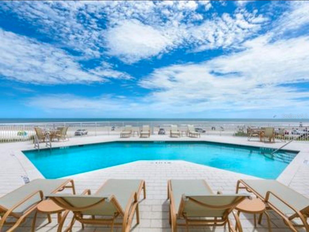 NEW SMYRNA BEACH FLORIDADIRECT OCEAN FRONT VIEW, HEATED POOL, GYM, WALK TO FLAGLER AVE, UNIQUE QUAINT SHOPS, RESTAURANTS, ART GALLERIES , SPECIAL EVEN