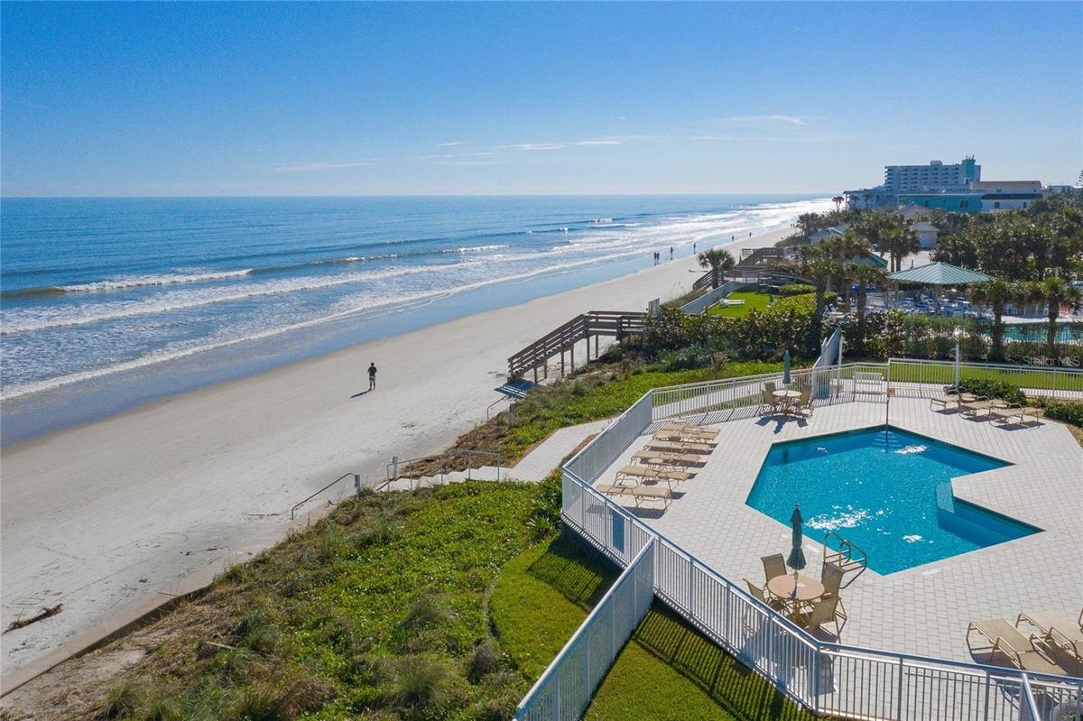 HEATED POOL - DIRECT  OCEAN FRONT- LOUNGE CHAIRS, BEACH JUST STEPS AWAY.