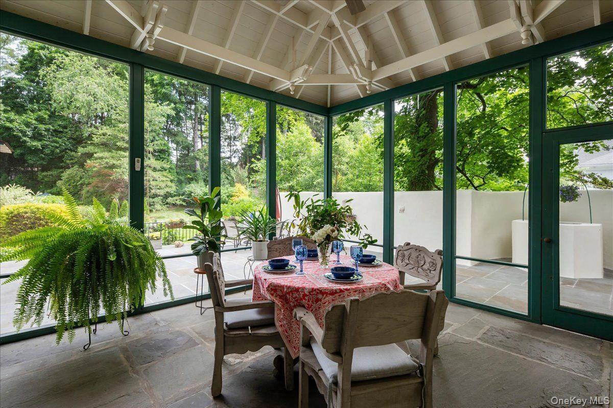 Screened in patio located just off the breakfast room.