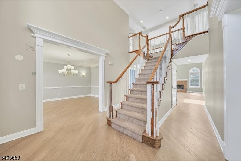 Stunning 2 story foyer