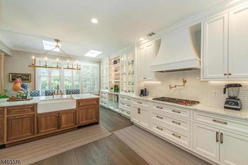 Eat-In Kitchen