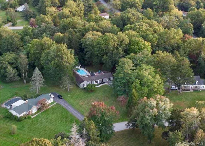 15 Merry Hill Rd, Poughkeepsie NY