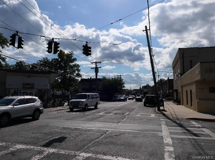 Looking West on Halstead Avenue