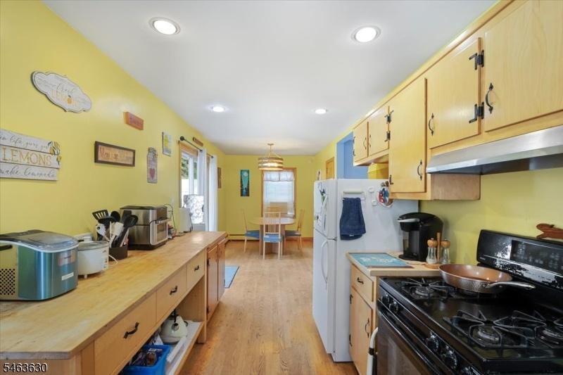 Kitchen to dining