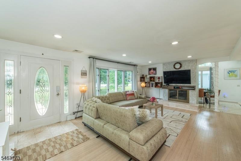 Living room / entrance