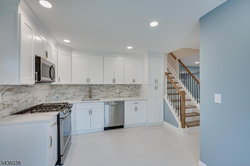 Eat-in-Kitchen