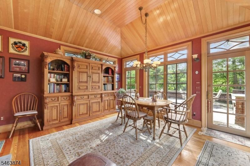 breakfast room