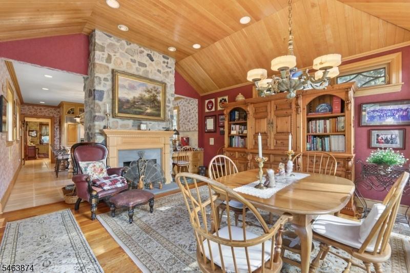 breakfast room