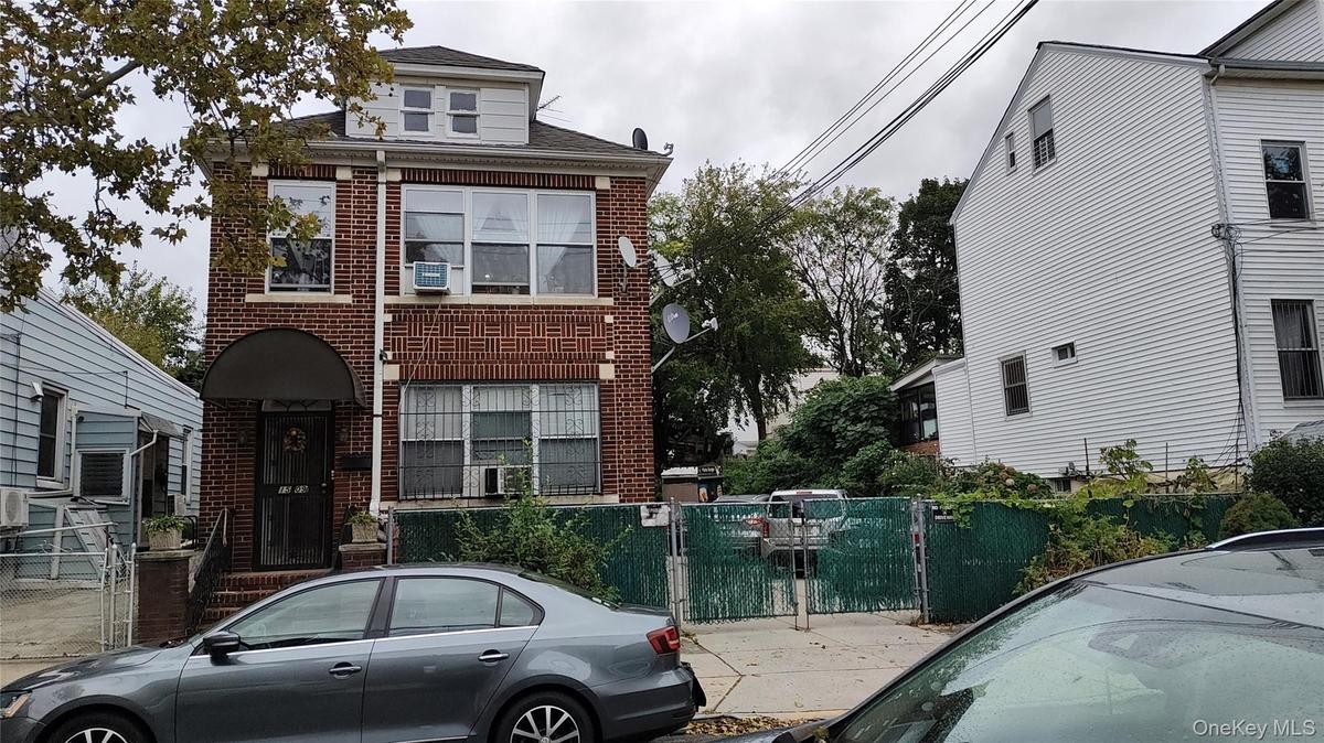Detached Front House With Parking