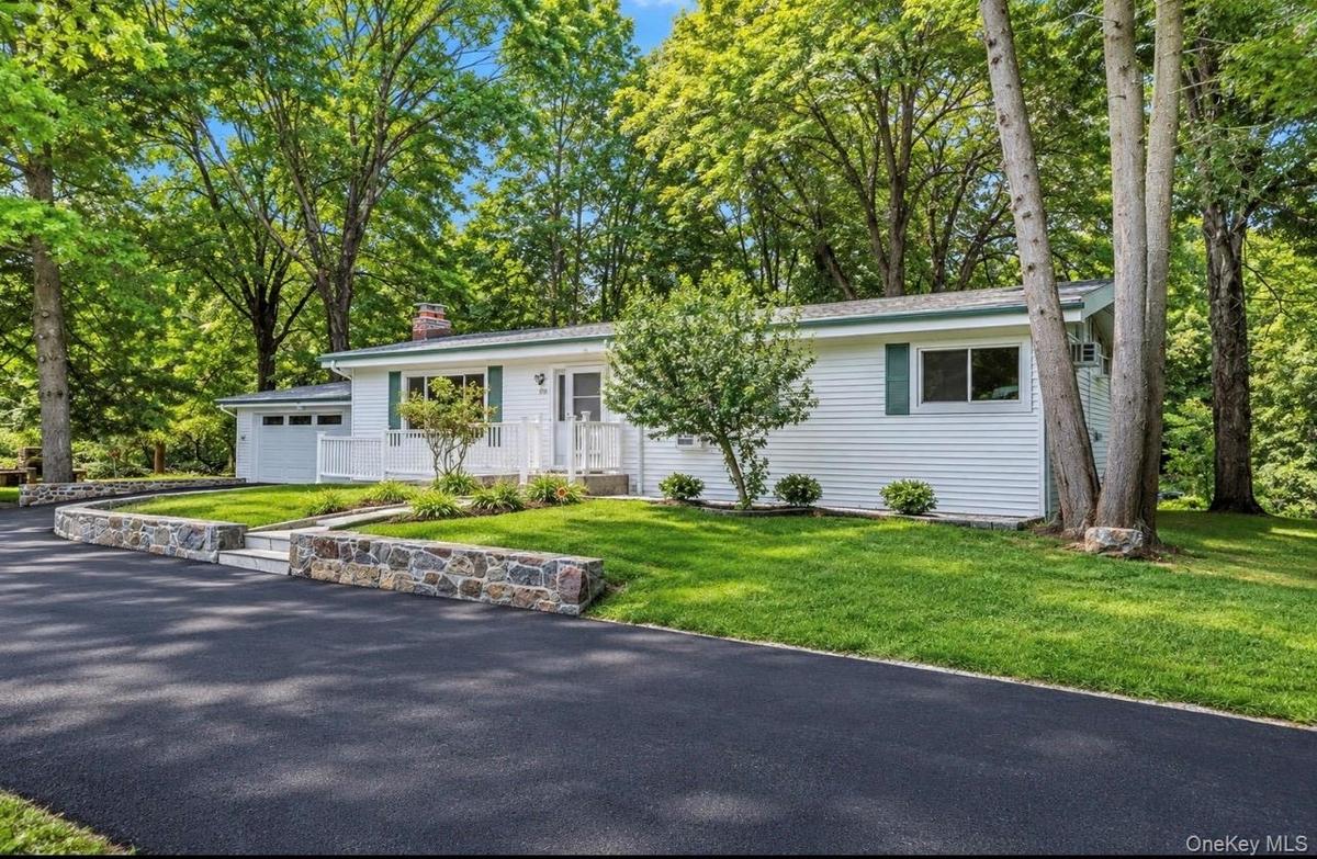 Another view of the front of this beautiful home.