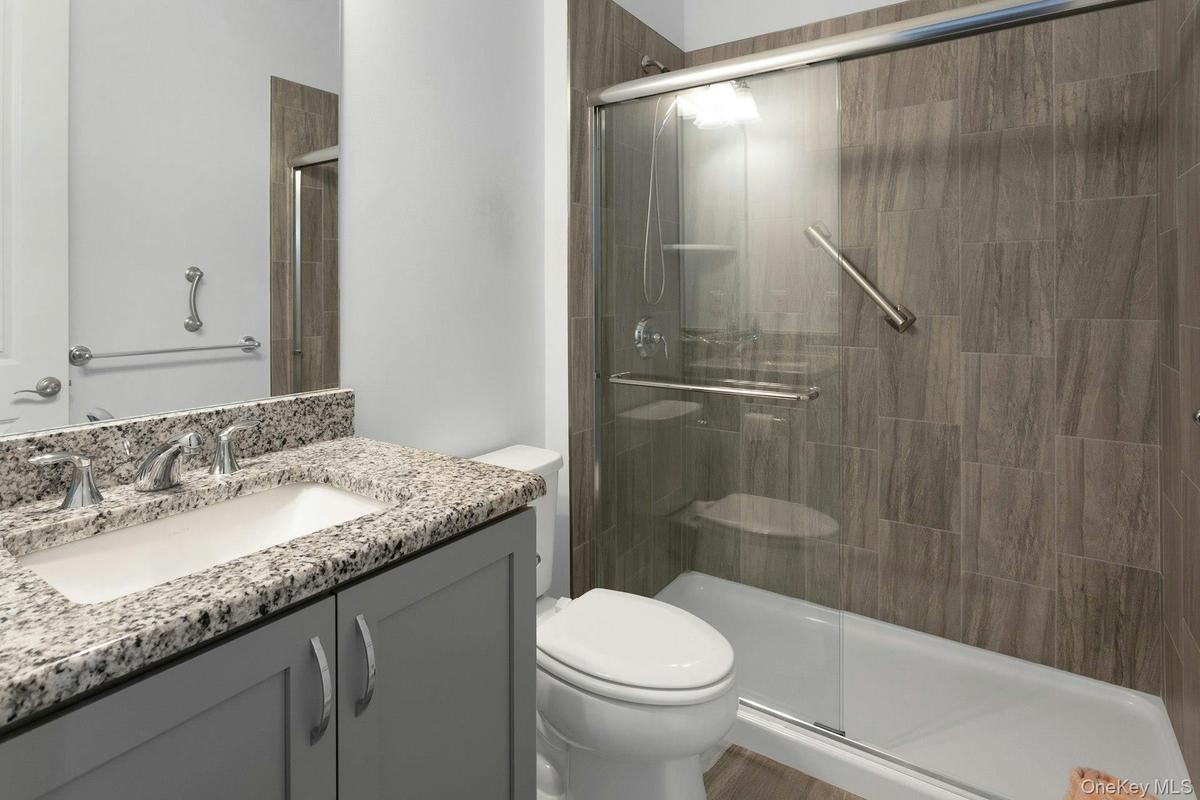 Guest Full Bathroom