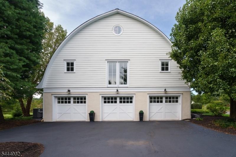 Oversized 3 car garage