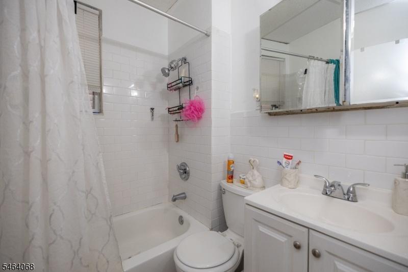 Unit 1 Bathroom