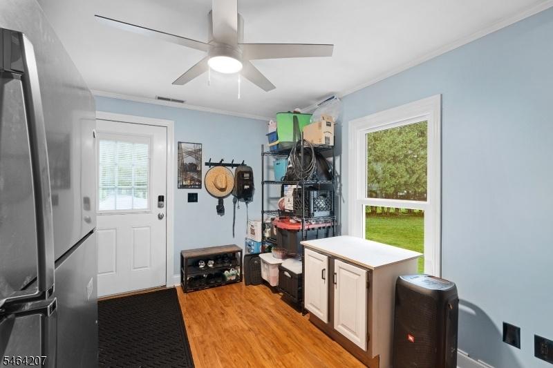 Side entry into kitchen