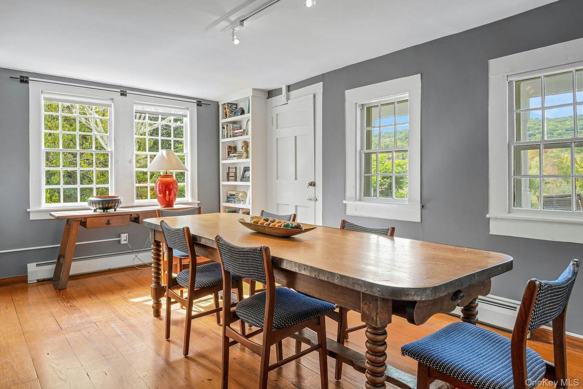 Great light and built-ins