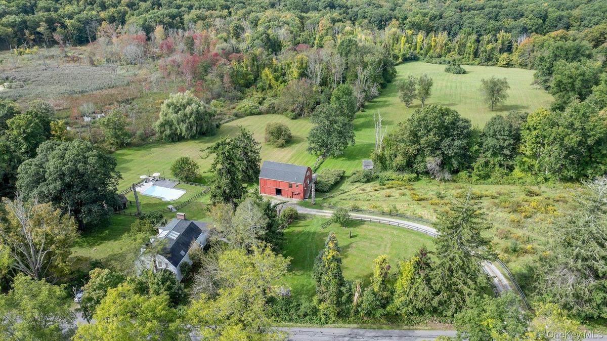 Incomparable  land for horses, farming, hiking or just to enjoy the quiet and privacy