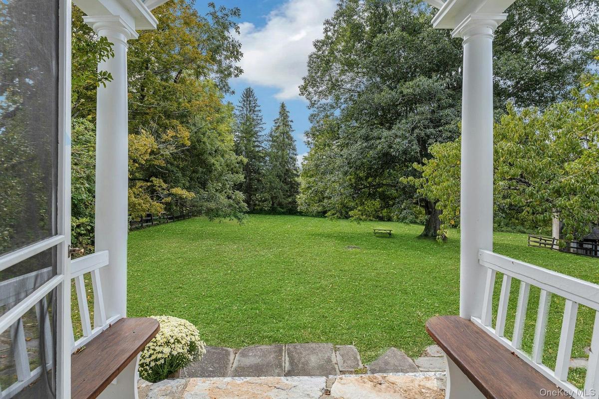 Beautiful stone w/benches