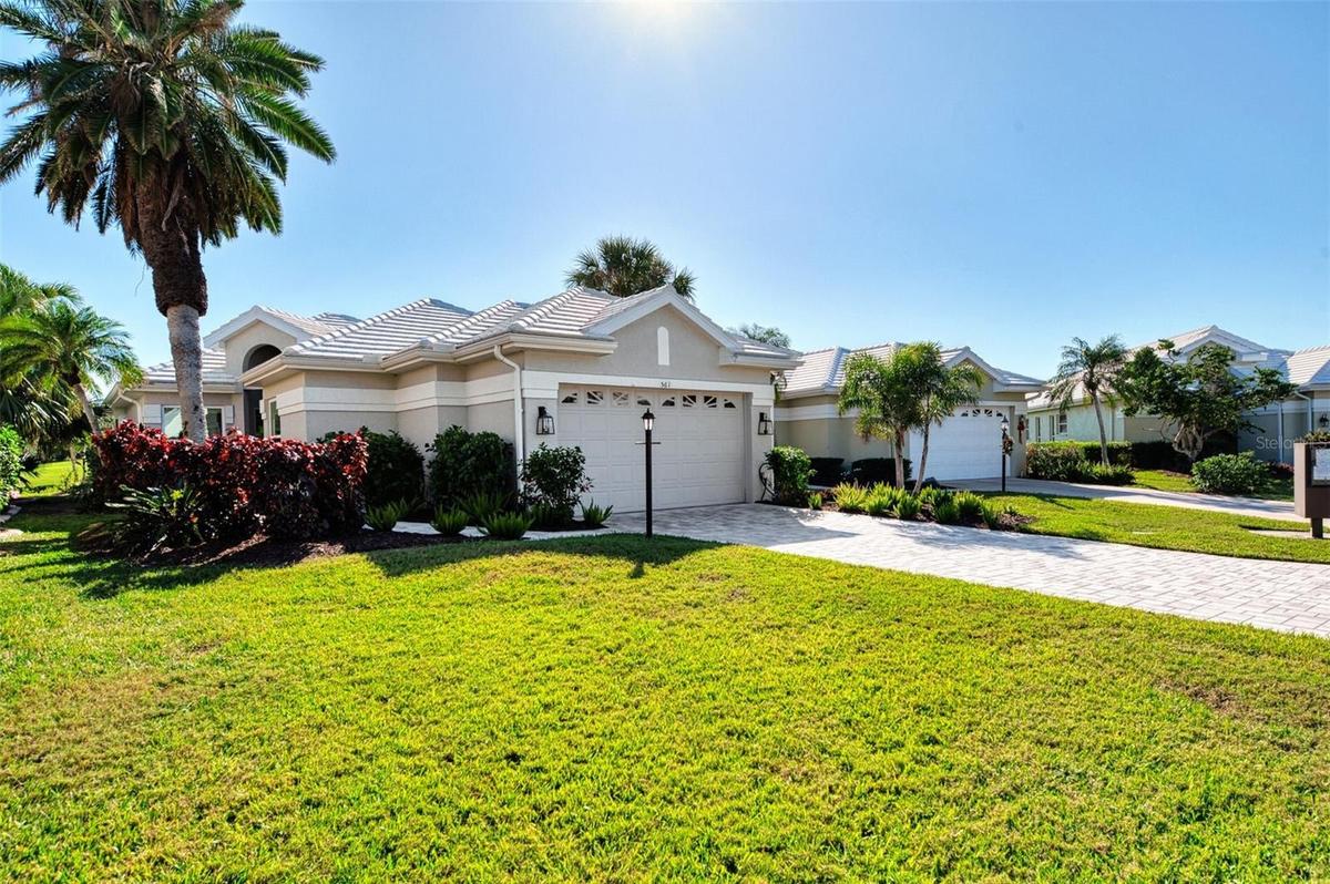 Gorgeous curb appeal