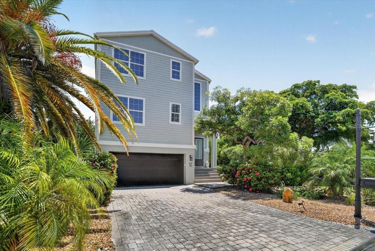 6330 Laguna Dr, Longboat Key, FL 34228