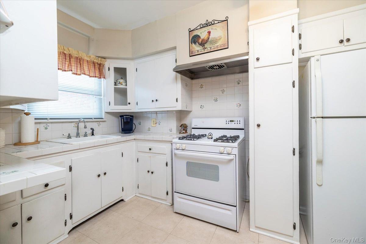 Eat-in kitchen