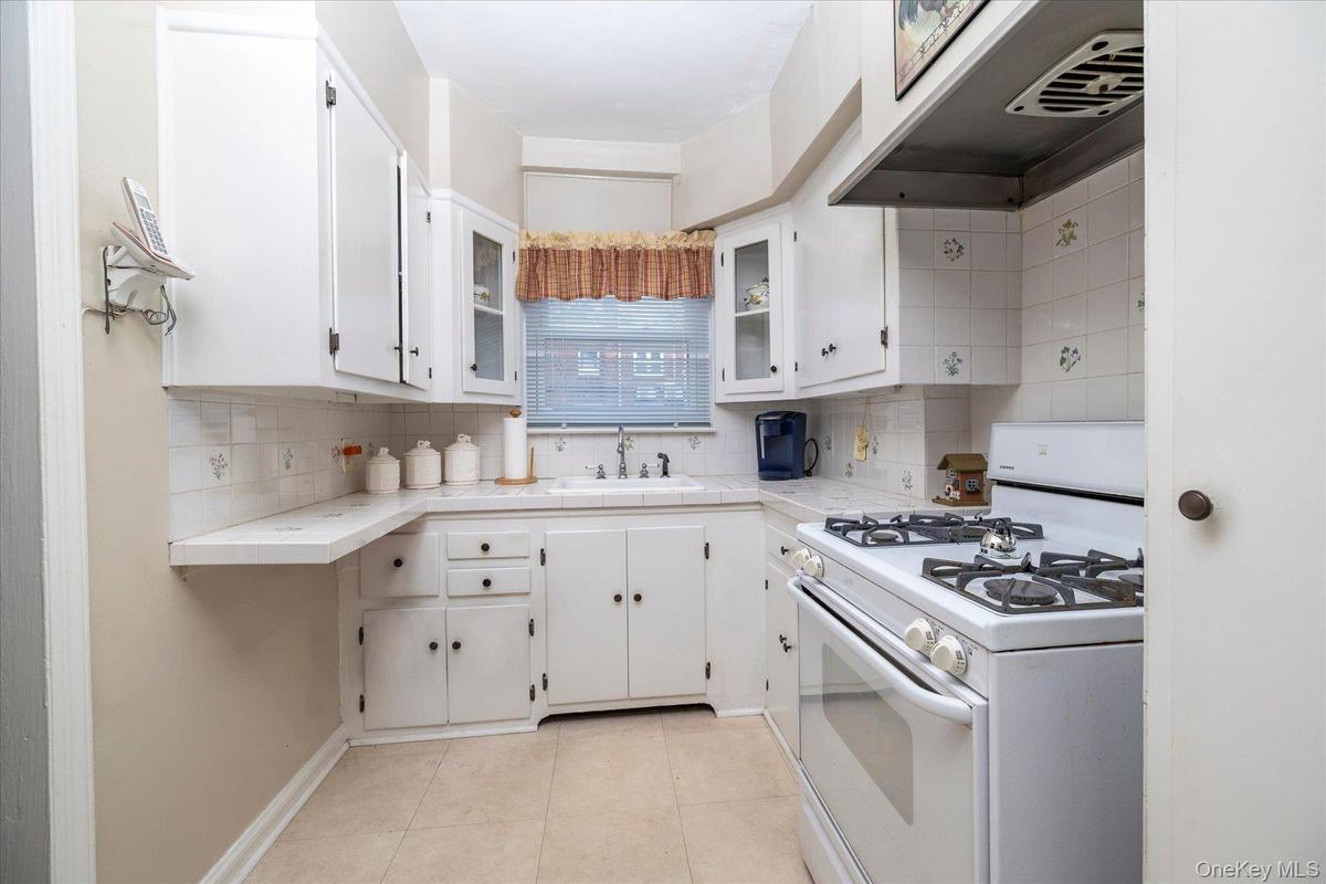 Eat-in kitchen