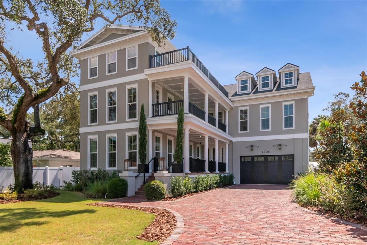 Distinctive Charleston Style Estate
