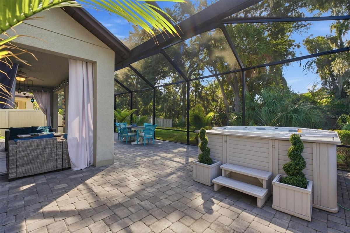 Hot tub on the covered lanai