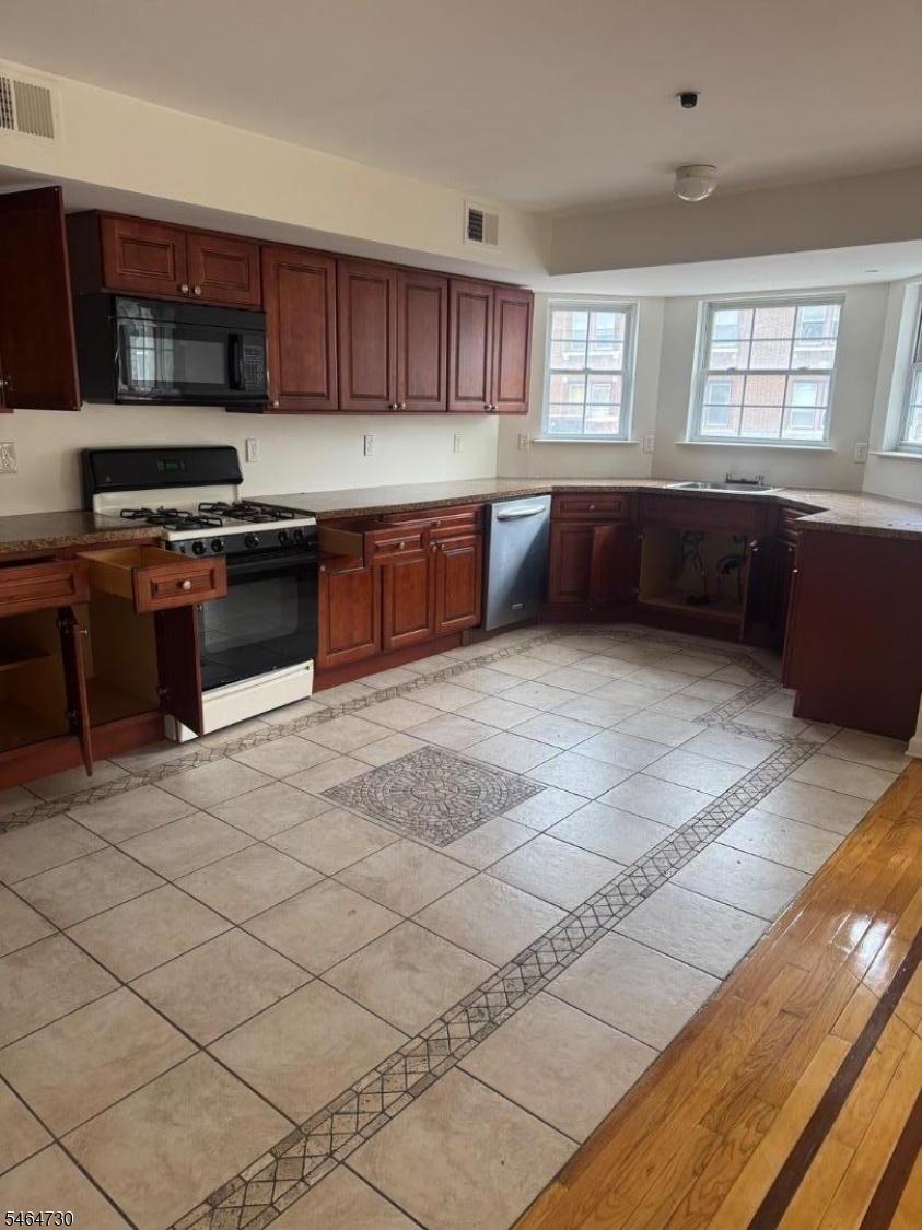 2 nd fl kitchen
