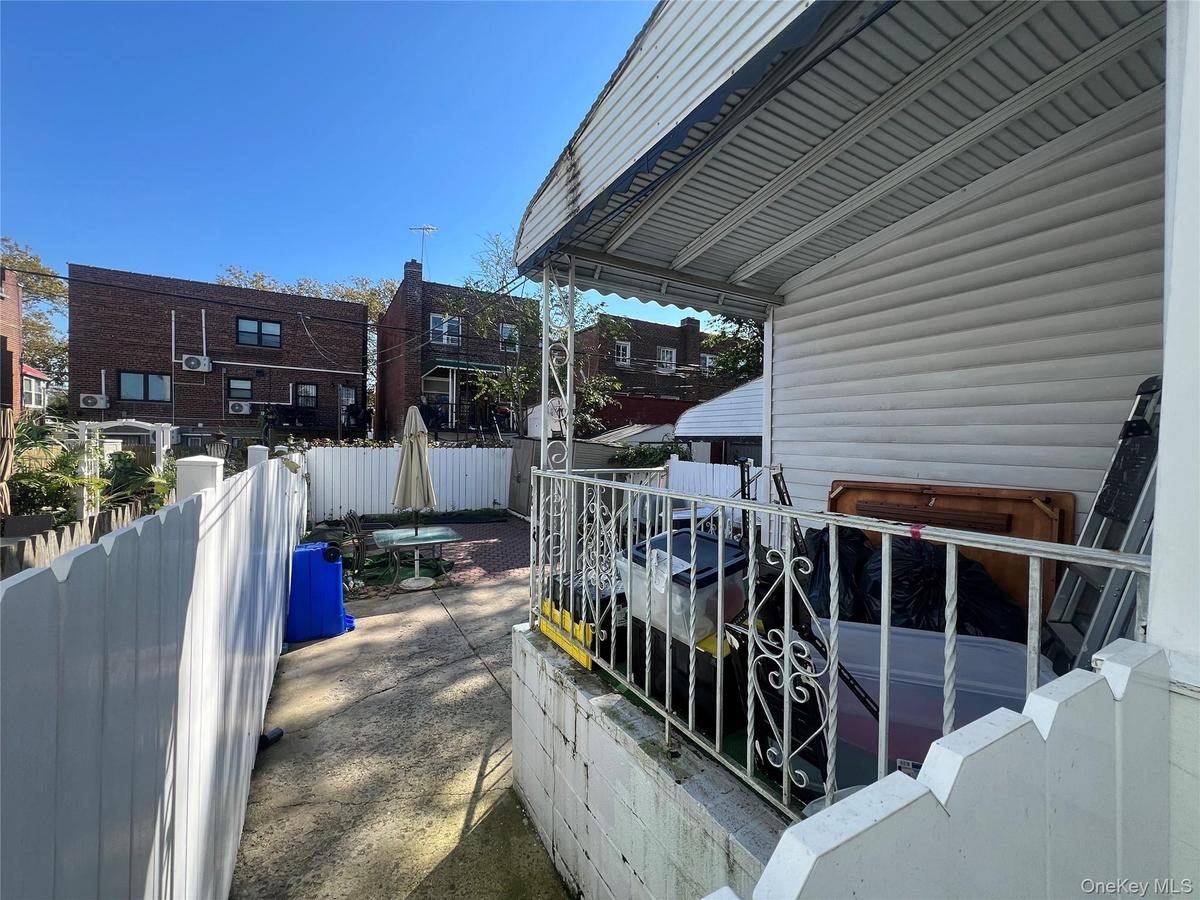 Private Backyard & Outdoor fenced Space