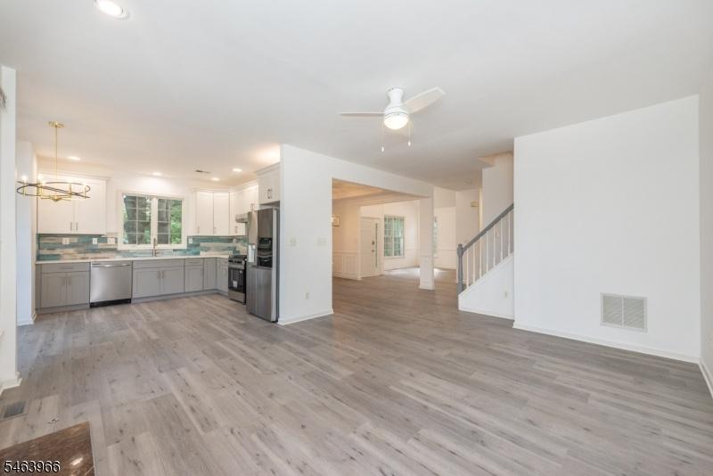 OPEN & INVITING FLOOR PLAN