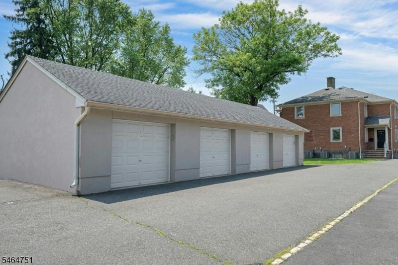 Detached garage