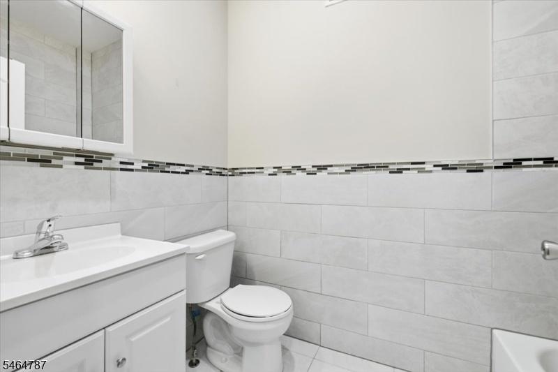 Full Hall Bath