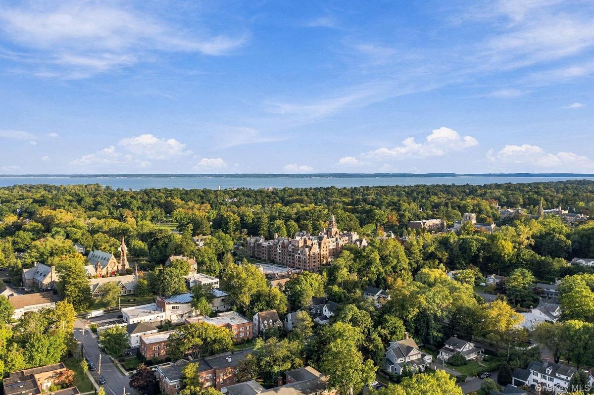 2 blocks to town and train. Close to Rye Beach