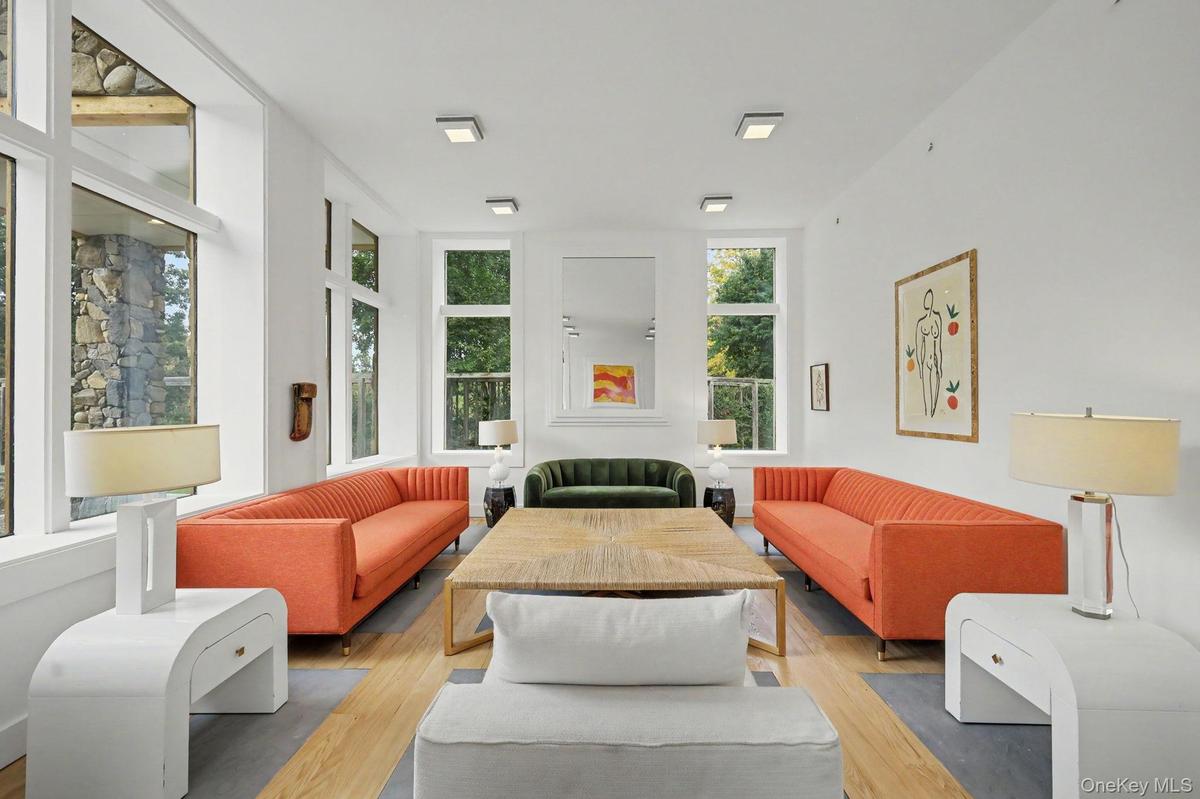 Main House - Hall Room