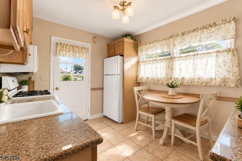 Kitchen (Staged)