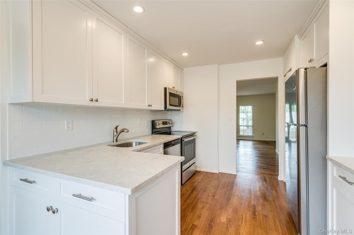 Hardwood Floor, New Applicances