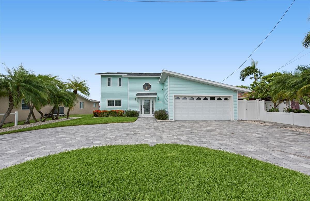 544 Lillian Dr, Madeira Beach - Concrete black with vinyl siding