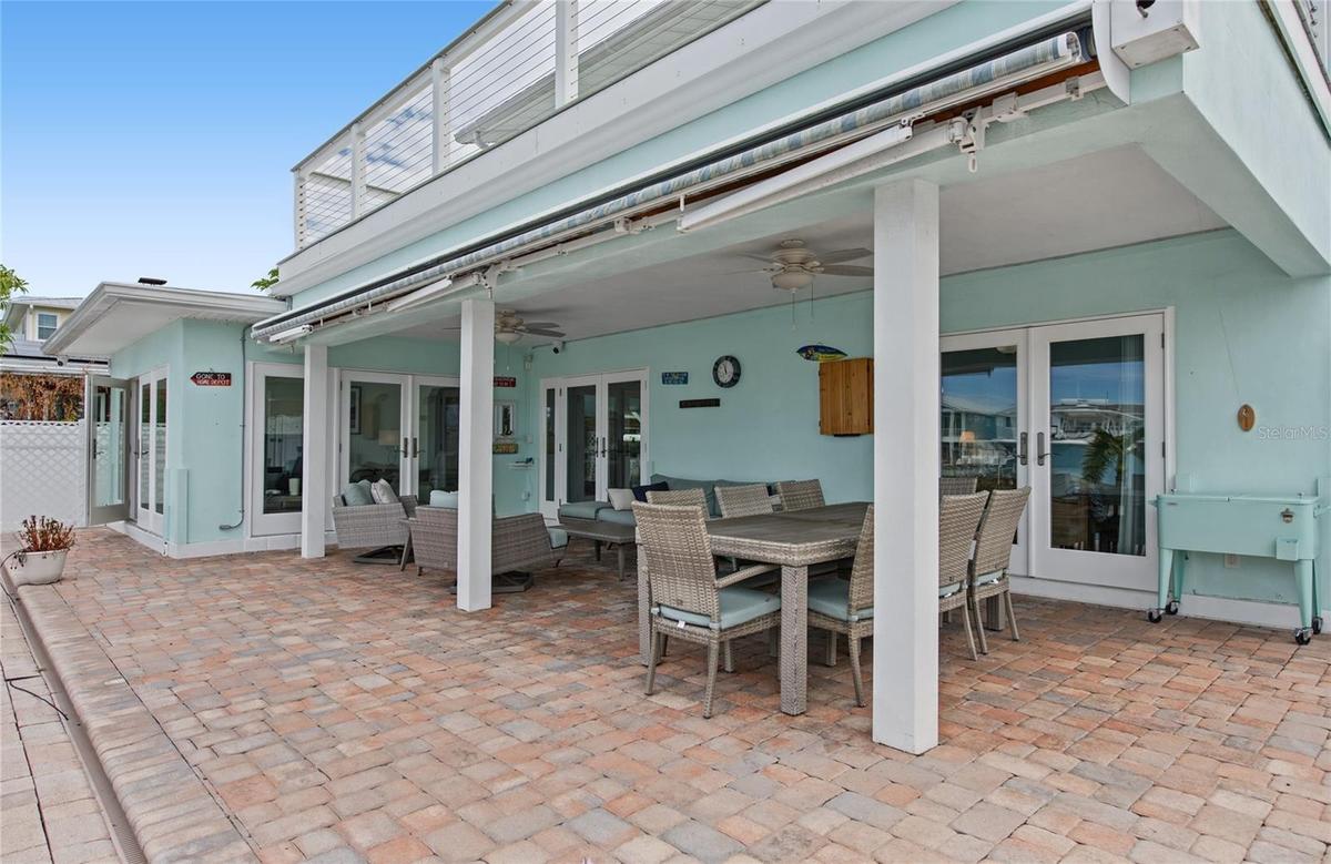 544 Lillian Dr, Madeira Beach - electric retractable awning