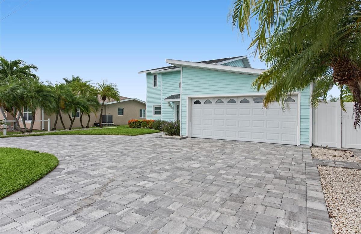 544 Lillian Dr, Madeira Beach